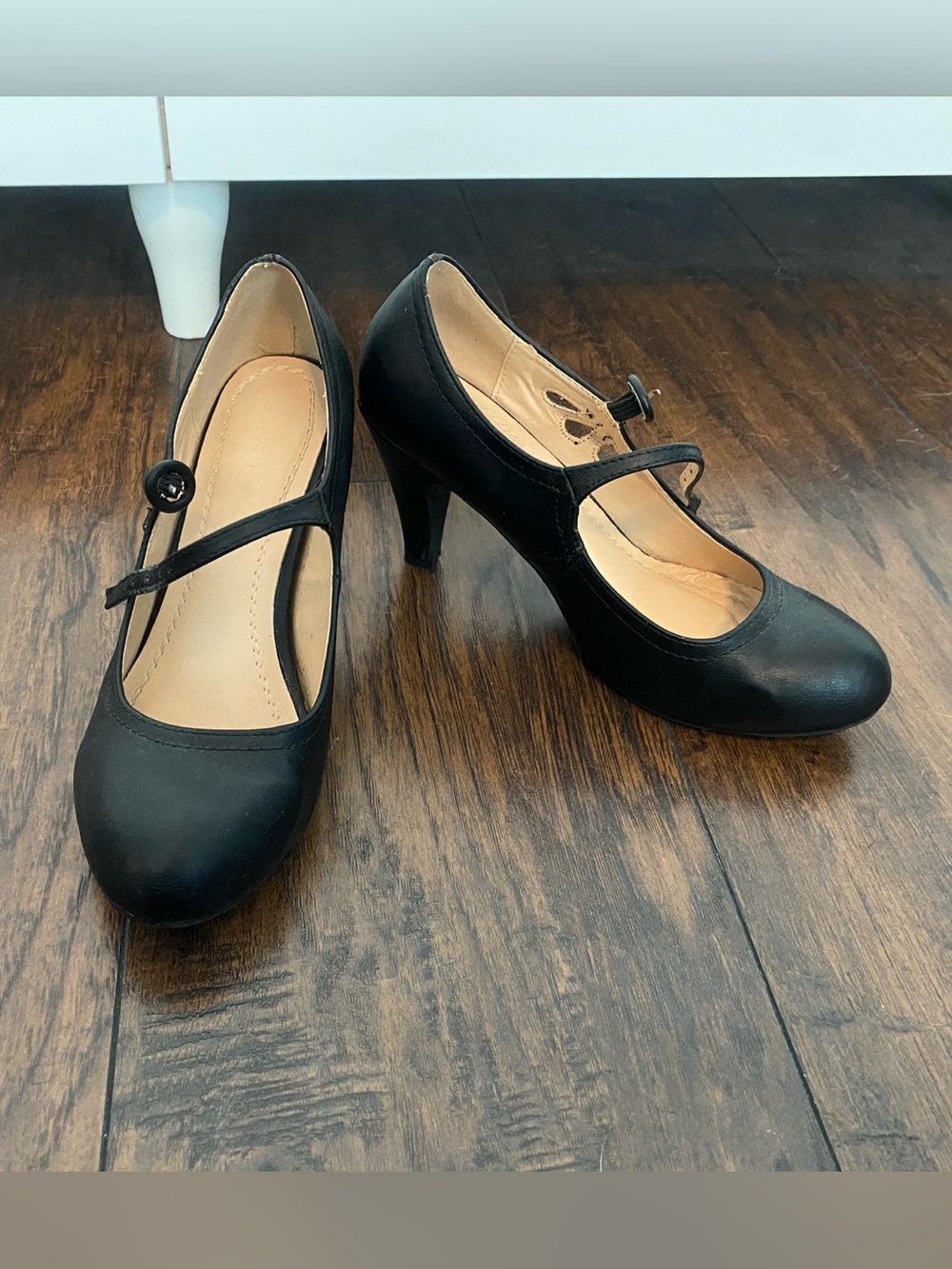 Chase + Chloe Black Mary Jane Heeled Pumps 6.5